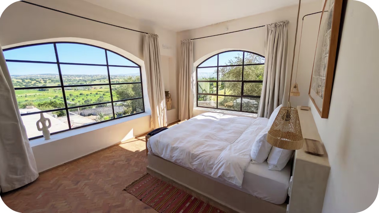 Bedroom with arched windows over the valley